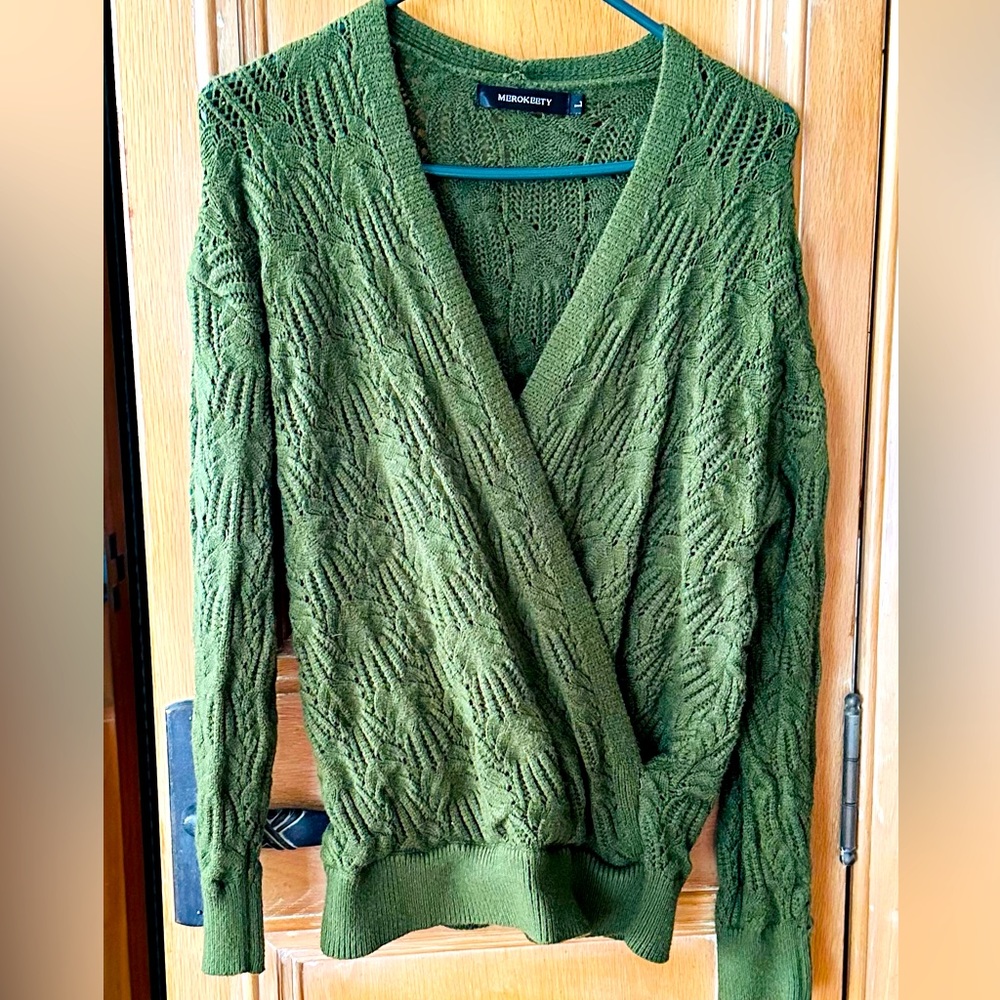 Merokeety sweater Size Lg.